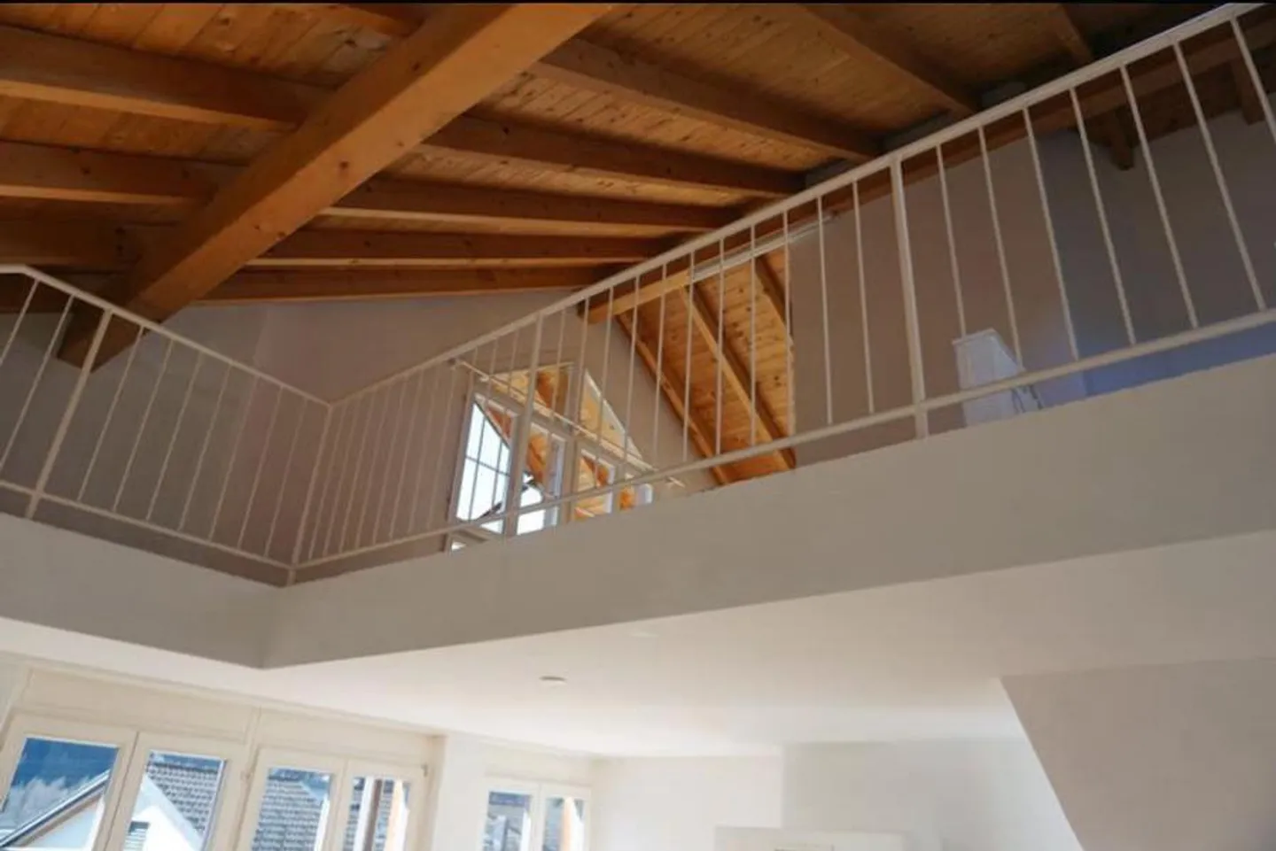 Sunny, Quiet 5.5-Room Penthouse Apartment - Photo 11 of 18