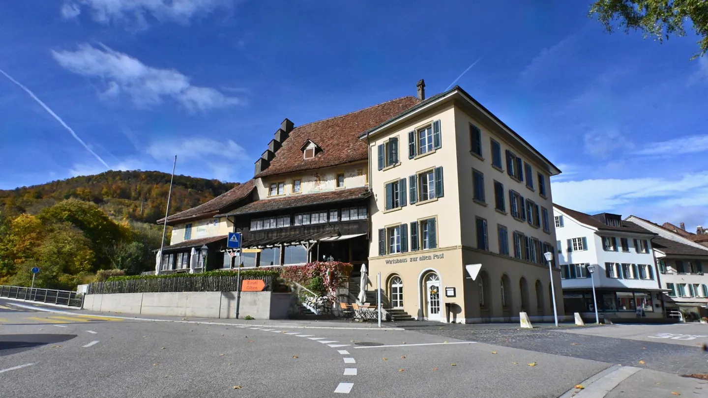 Edificio residenziale e commerciale ad alto rendimento con rendimento lordo del 5% ad Aarburg - Foto 1 di 14