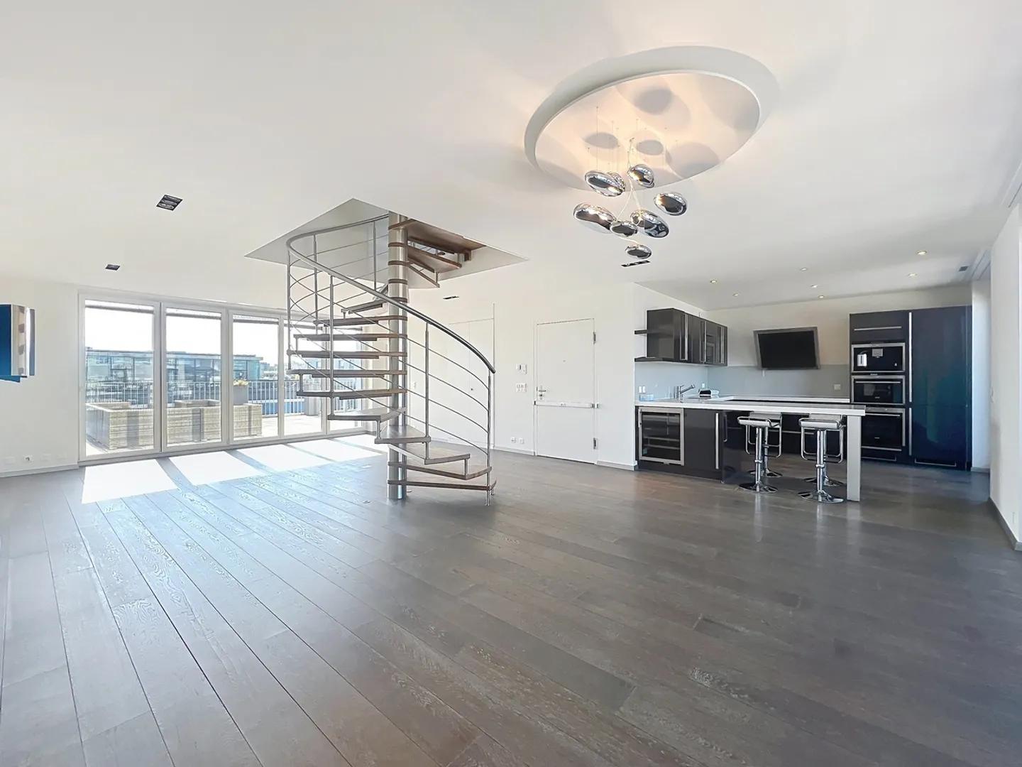 Penthouse apartment close to international organizations - Photo 4 of 18