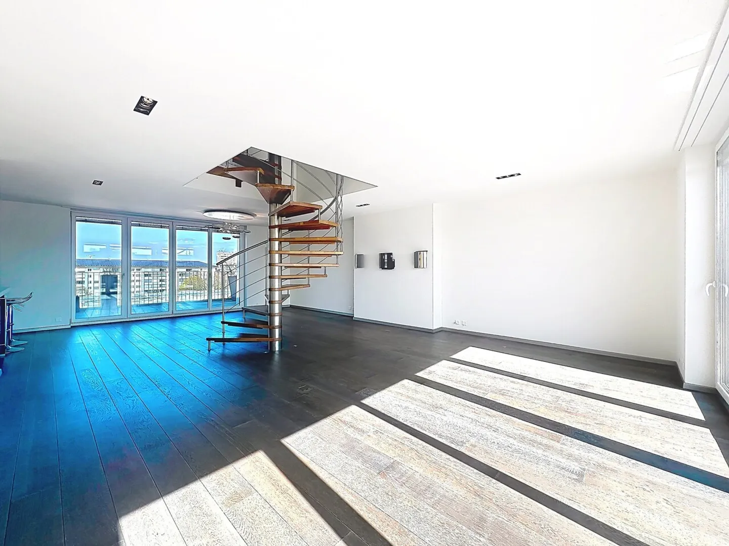 Penthouse apartment close to international organizations - Photo 3 of 18