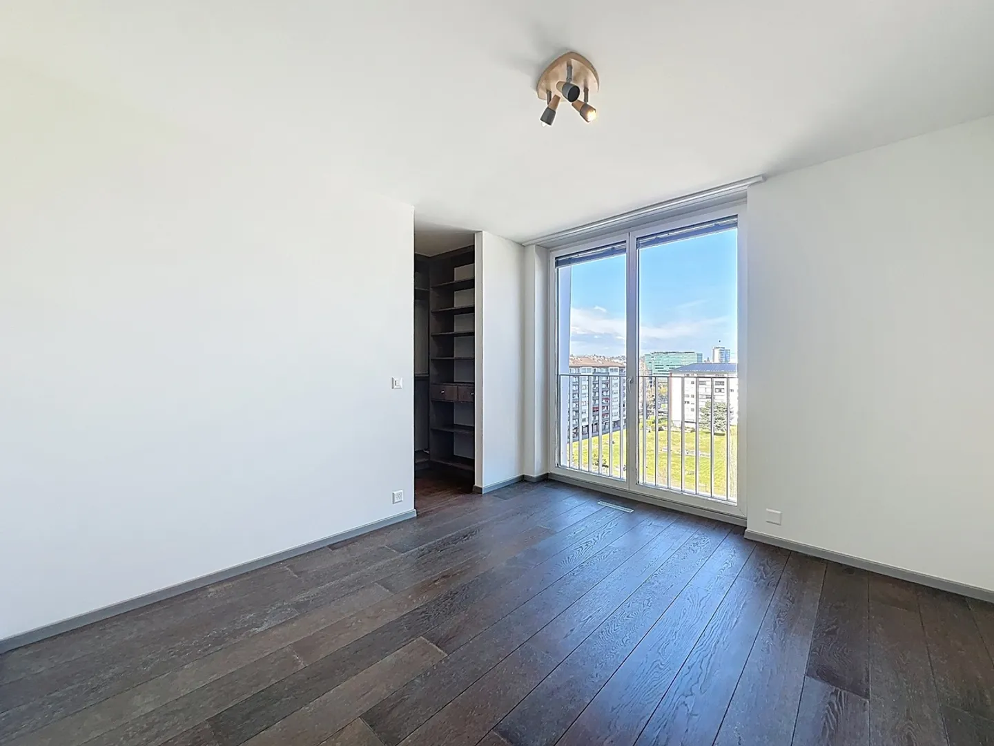 Penthouse apartment close to international organizations - Photo 15 of 18
