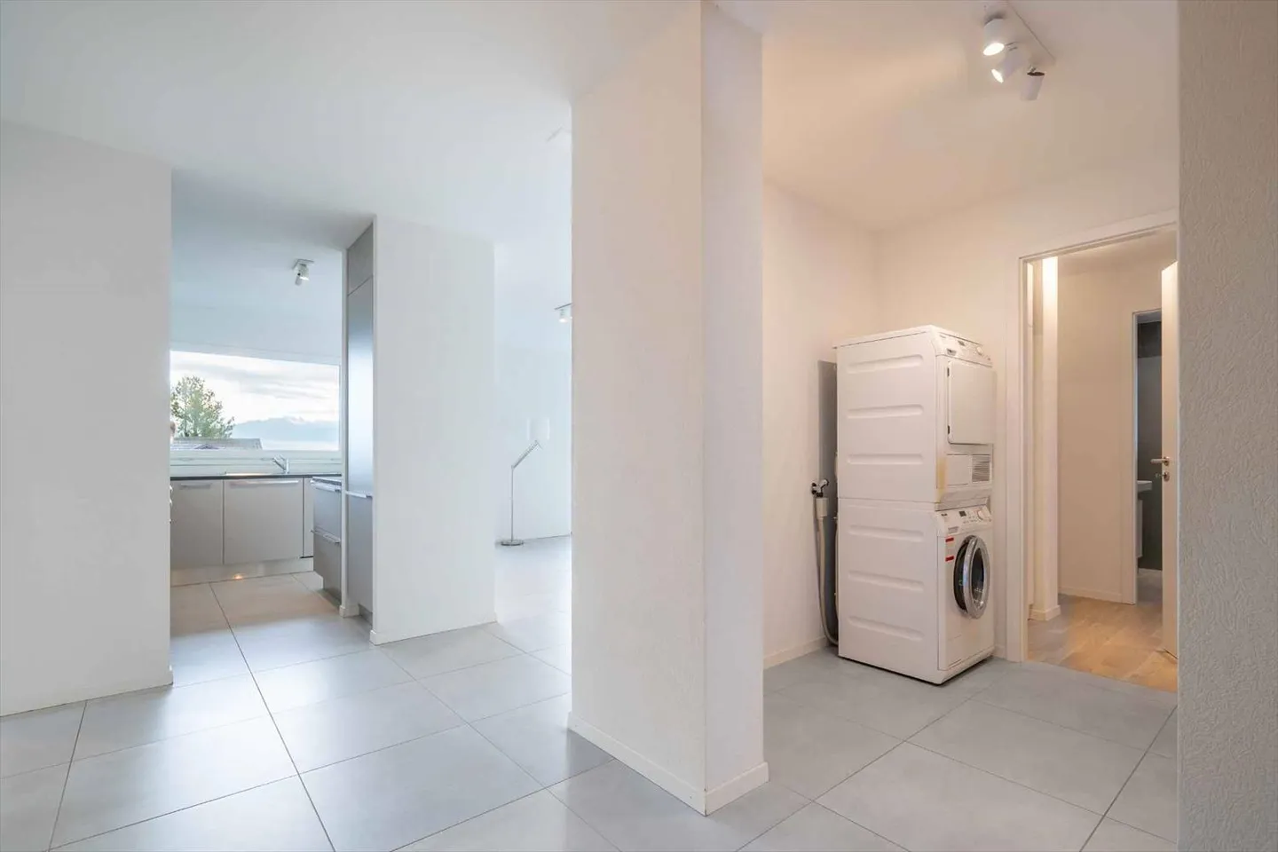 Magnifico appartamento di 4,5 stanze con vista sul lago e sulle montagne a St-Prex - Foto 7 di 12