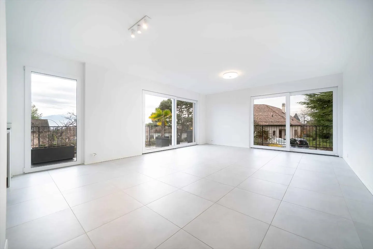 Magnifico appartamento di 4,5 stanze con vista sul lago e sulle montagne a St-Prex - Foto 6 di 12