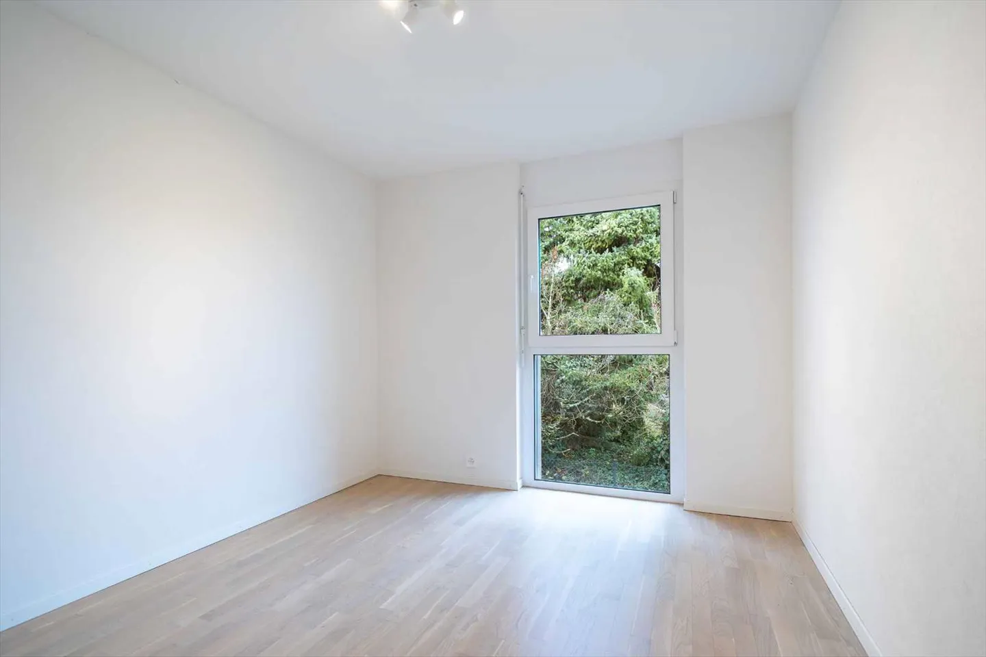 Magnifico appartamento di 4,5 stanze con vista sul lago e sulle montagne a St-Prex - Foto 9 di 12