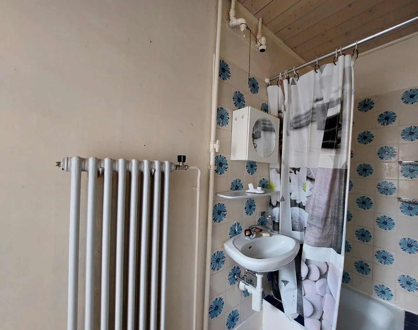 Charmantes Mietgebäude mit 10 Wohnungen, ideal gelegen in der Nähe des Stadtzentrums - Foto 11 von 13