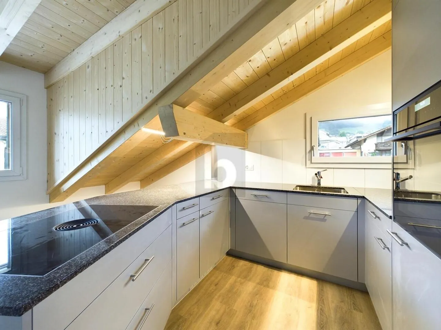 SPACIOUS AND LIGHT-FILLED - Photo 4 of 6