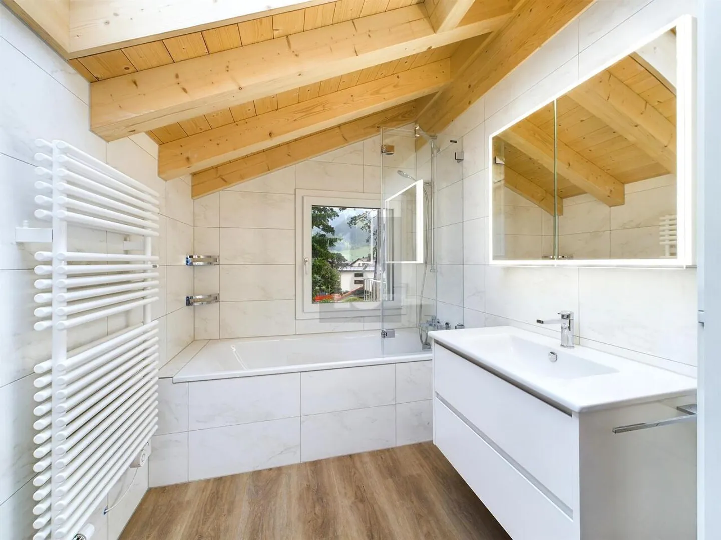 SPACIOUS AND LIGHT-FILLED - Photo 5 of 6