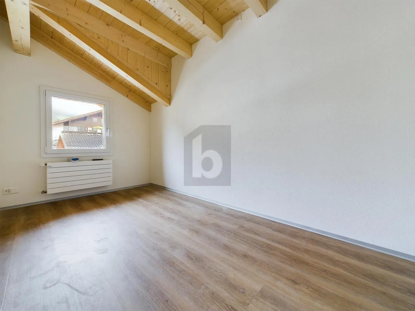 SPACIOUS AND LIGHT-FILLED - Photo 2 of 6