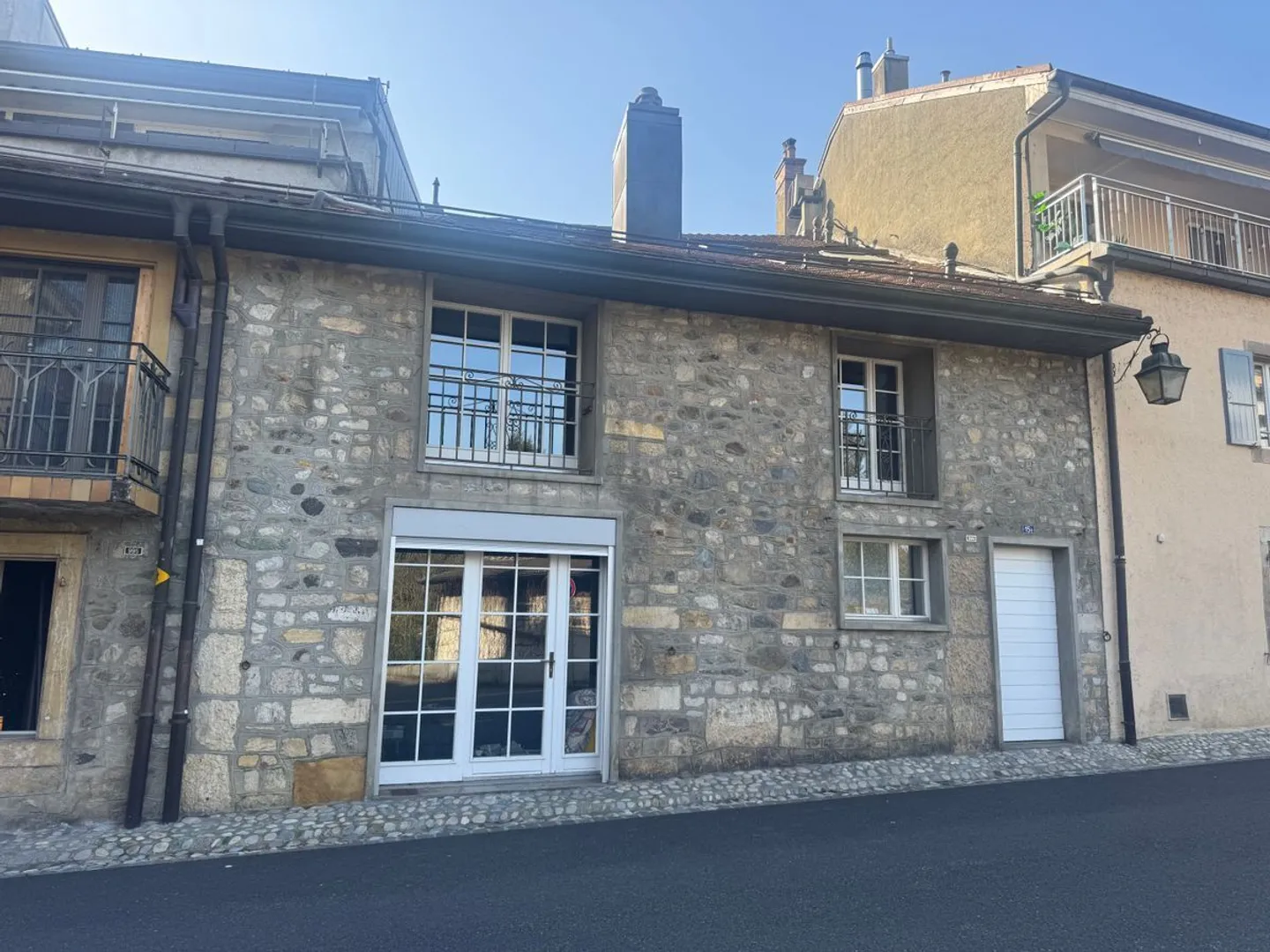 Incantevole casa di villaggio con 2 appartamenti nel cuore di Cossonay - Foto 1 di 13