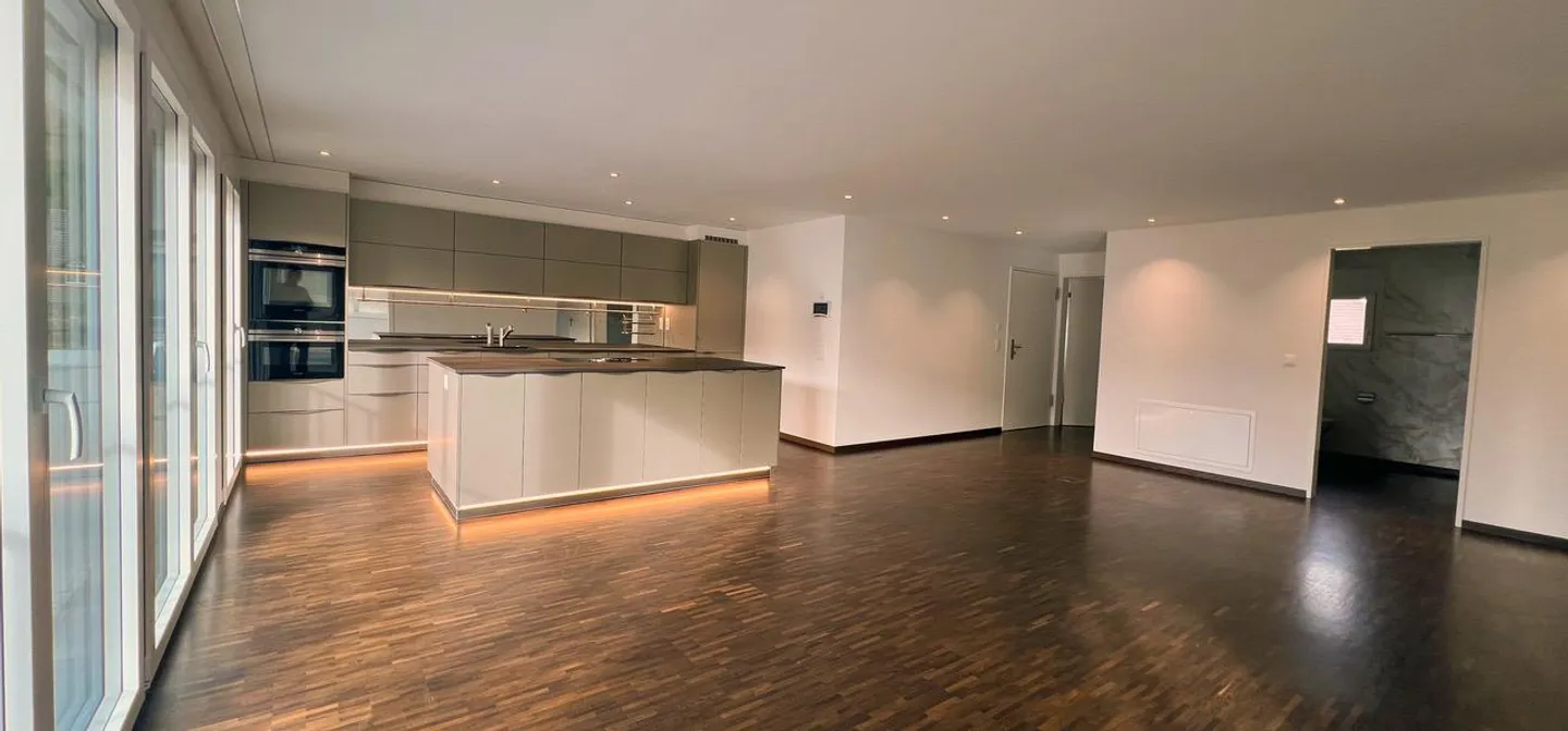 Sunny 3.5-room apartment on the 2nd floor - Photo 1 of 13