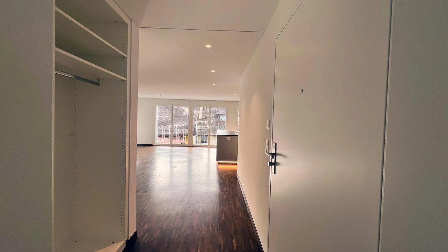 Sunny 3.5-room apartment on the 2nd floor - Photo 3 of 13