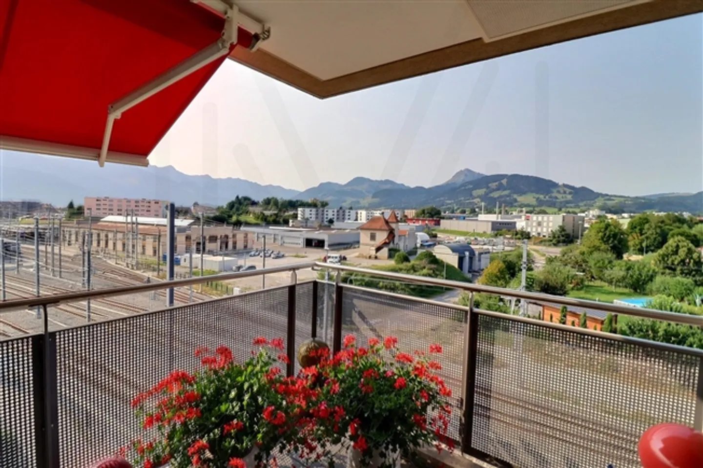 «Wunderschönes 3,5-Zimmer-Penthouse im Herzen von Bulle mit Blick auf die Voralpen» - Foto 1 von 11