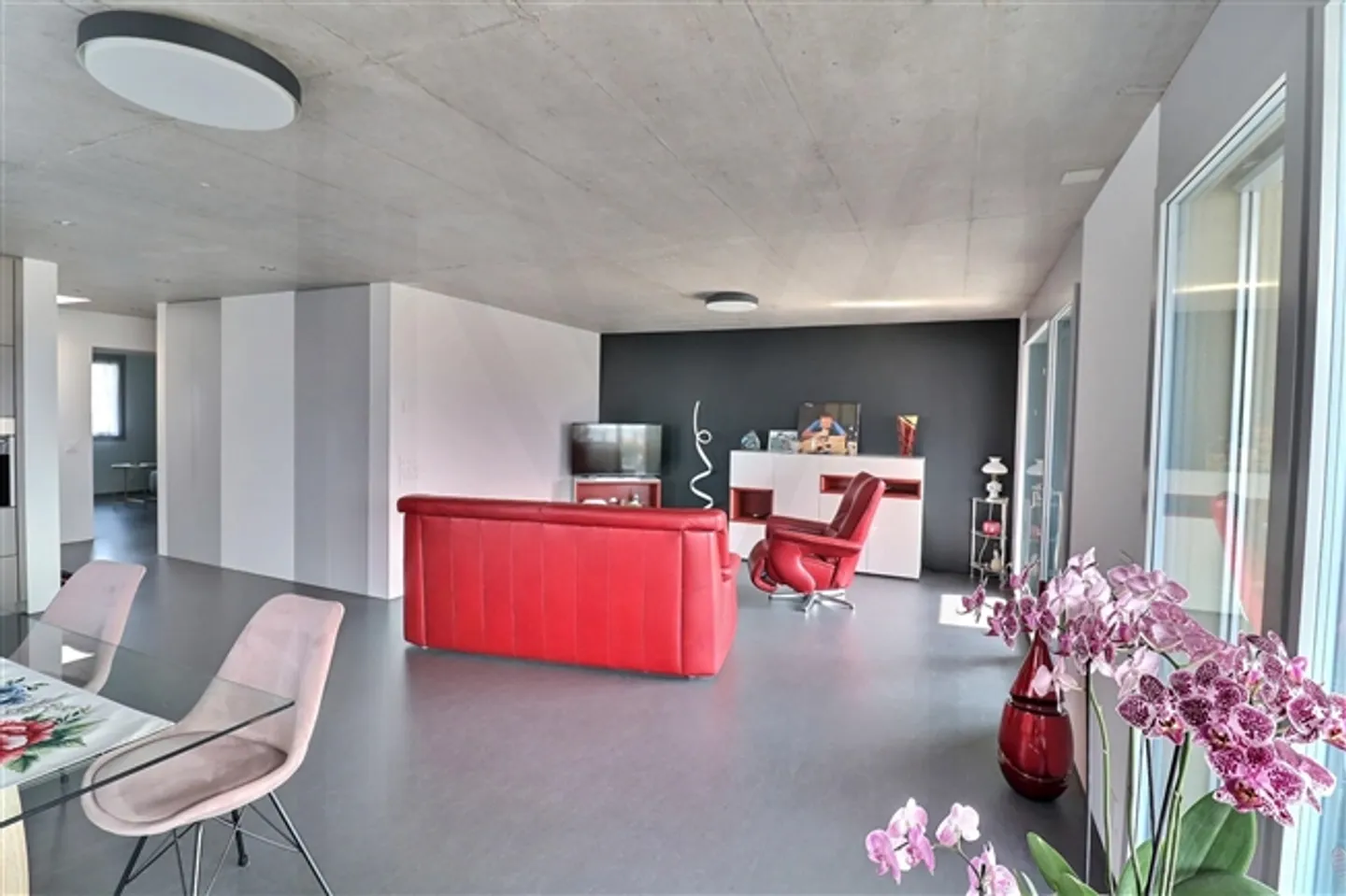 «Wunderschönes 3,5-Zimmer-Penthouse im Herzen von Bulle mit Blick auf die Voralpen» - Foto 2 von 11