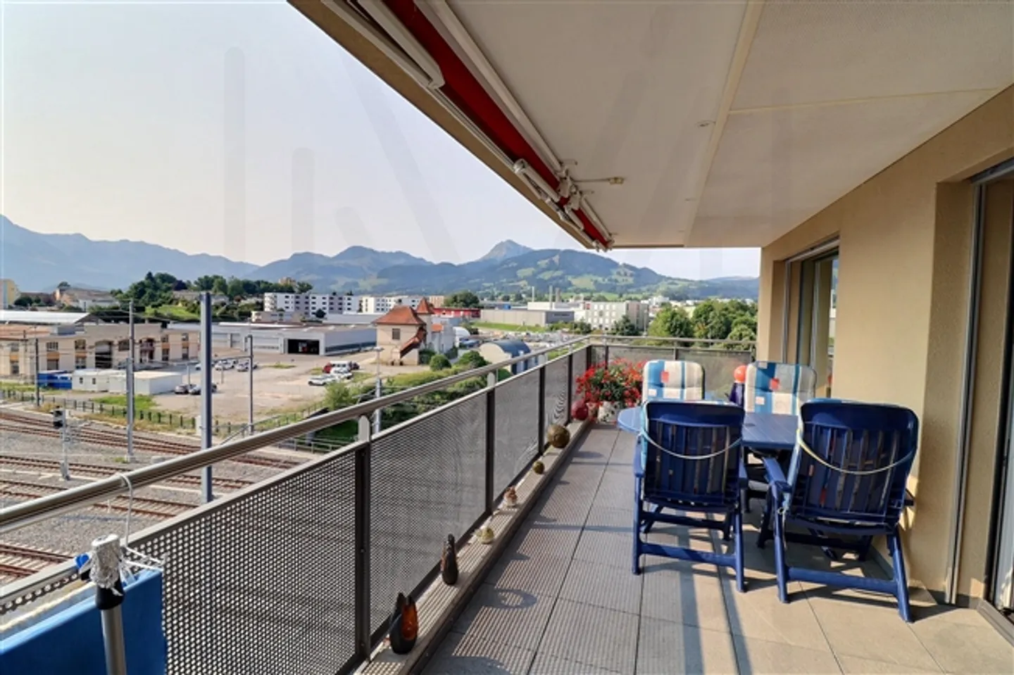 «Wunderschönes 3,5-Zimmer-Penthouse im Herzen von Bulle mit Blick auf die Voralpen» - Foto 11 von 11