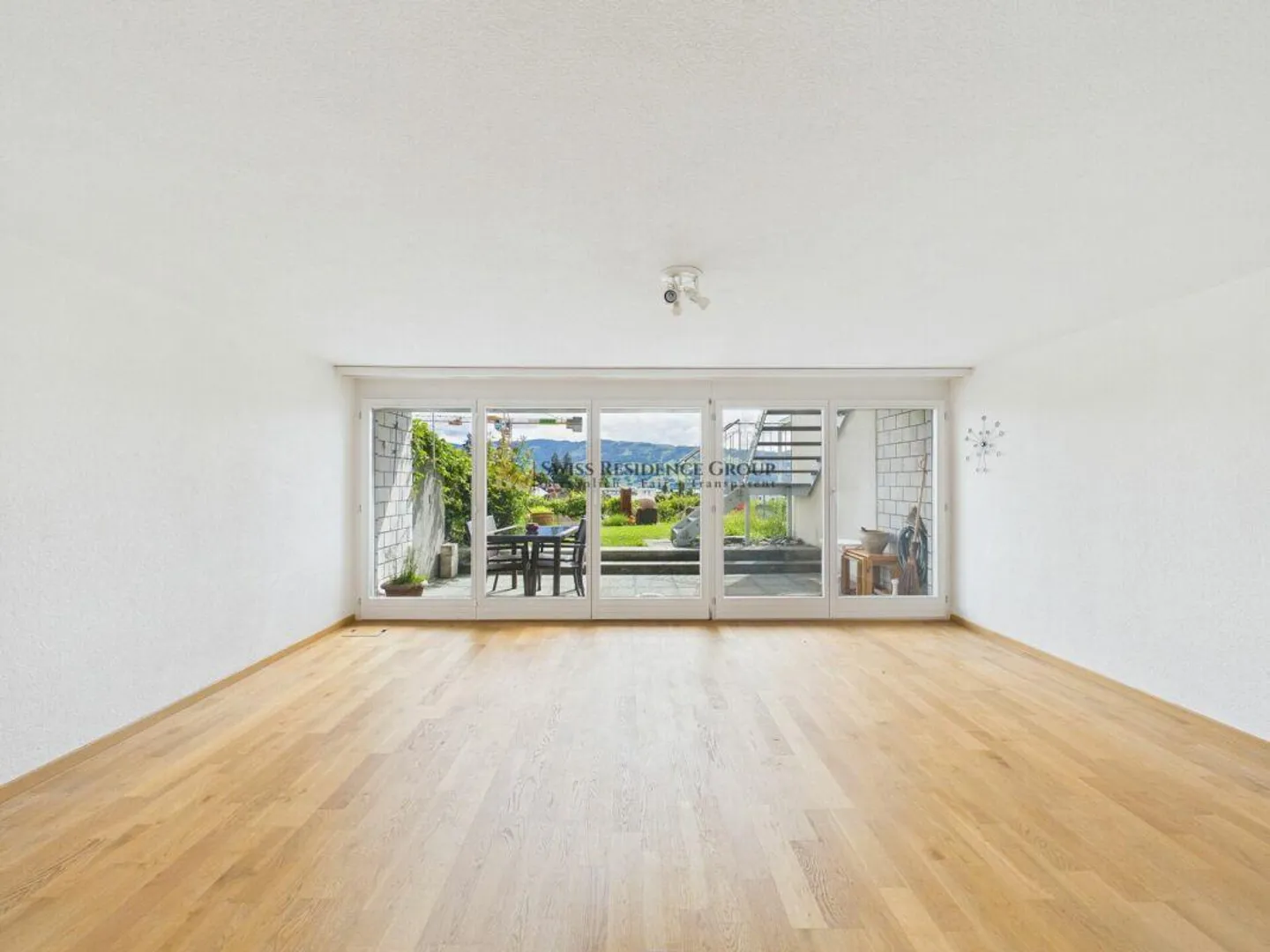 Esclusiva casa a schiera di 4,5 stanze con vista incomparabile sul lago, sul castello e sulle montagne - Foto 9 di 16