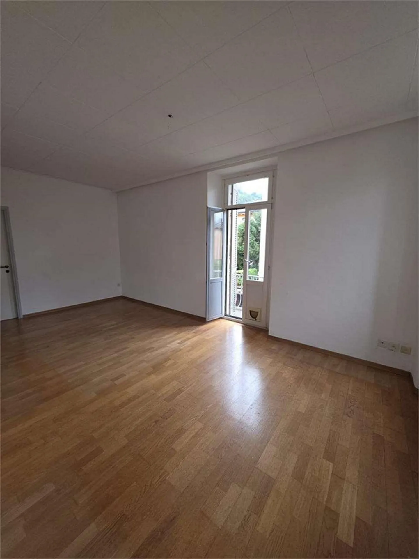 Bellinzona (Via Paradiso) - Elegante Wohnung von ~95 m² im 1. Stock - Foto 2 von 6