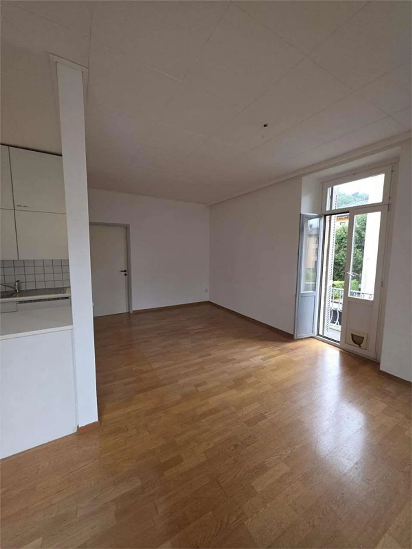 Bellinzona (Via Paradiso) - Elegante Wohnung von ~95 m² im 1. Stock - Foto 3 von 6