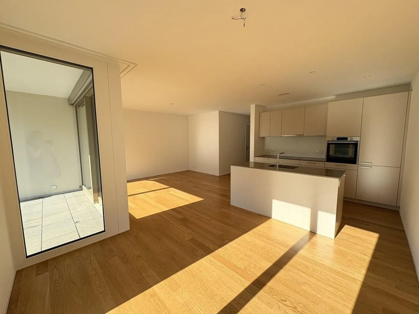 Cozy apartment with garden seating area - Photo 3 of 8