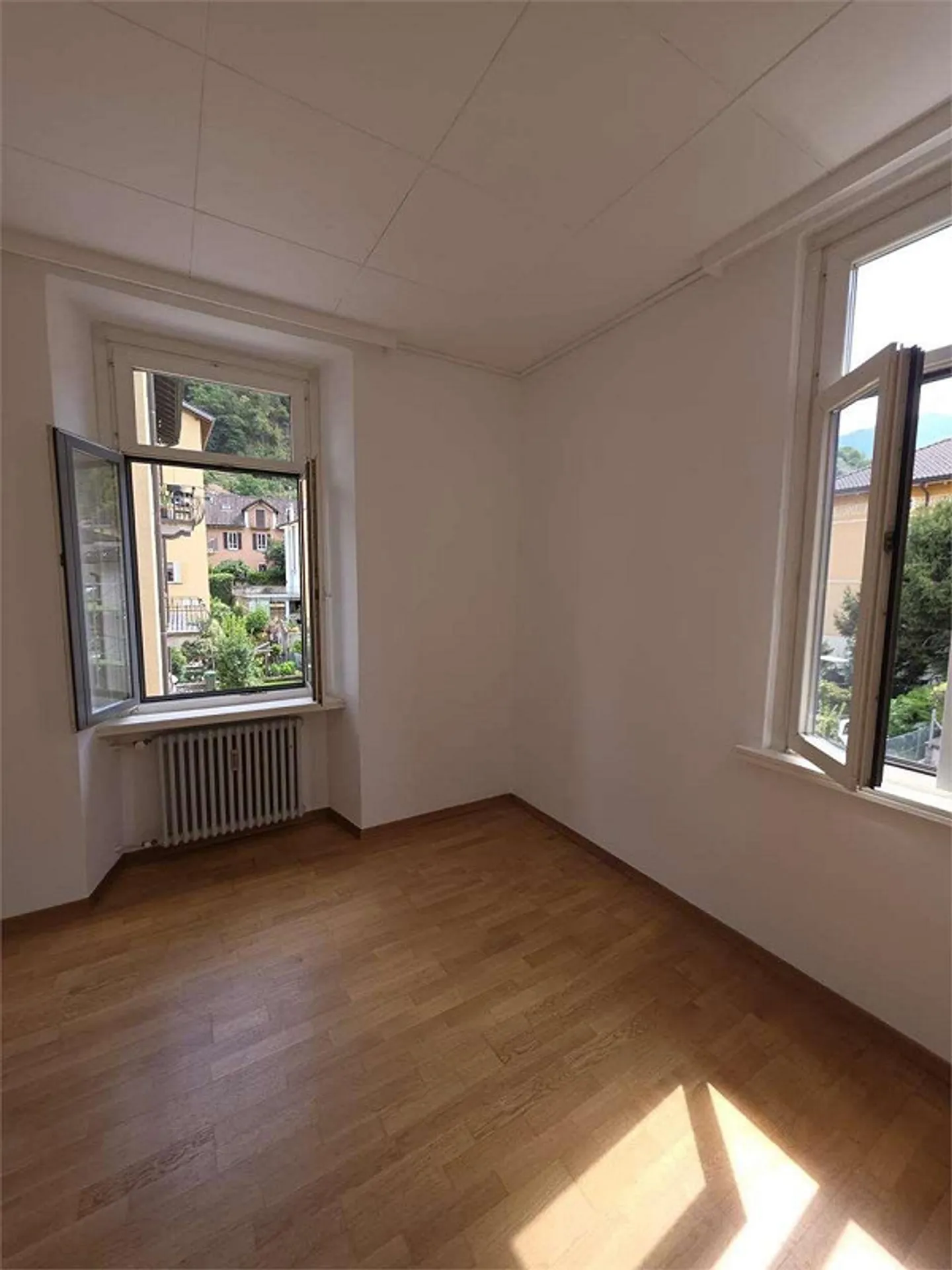 Bellinzona (Via Paradiso) - Elegante Wohnung von ~95 m² im 1. Stock - Foto 5 von 6