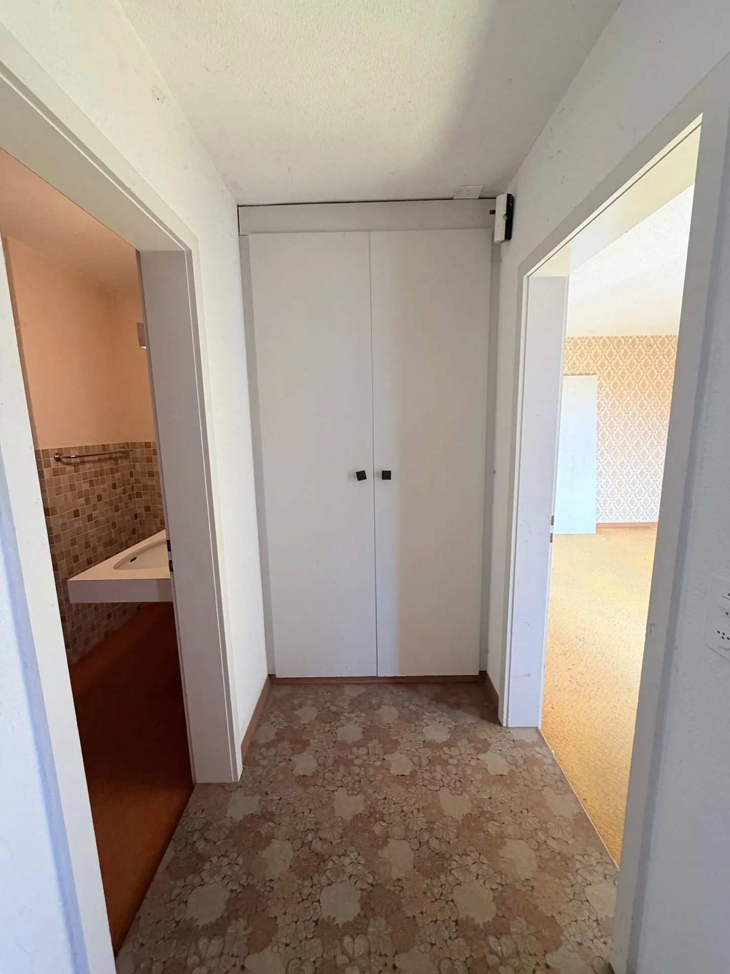 Grosszügiges Einfamilienhaus mit separater Einliegerwohnug und Weitsicht - Foto 27 von 38