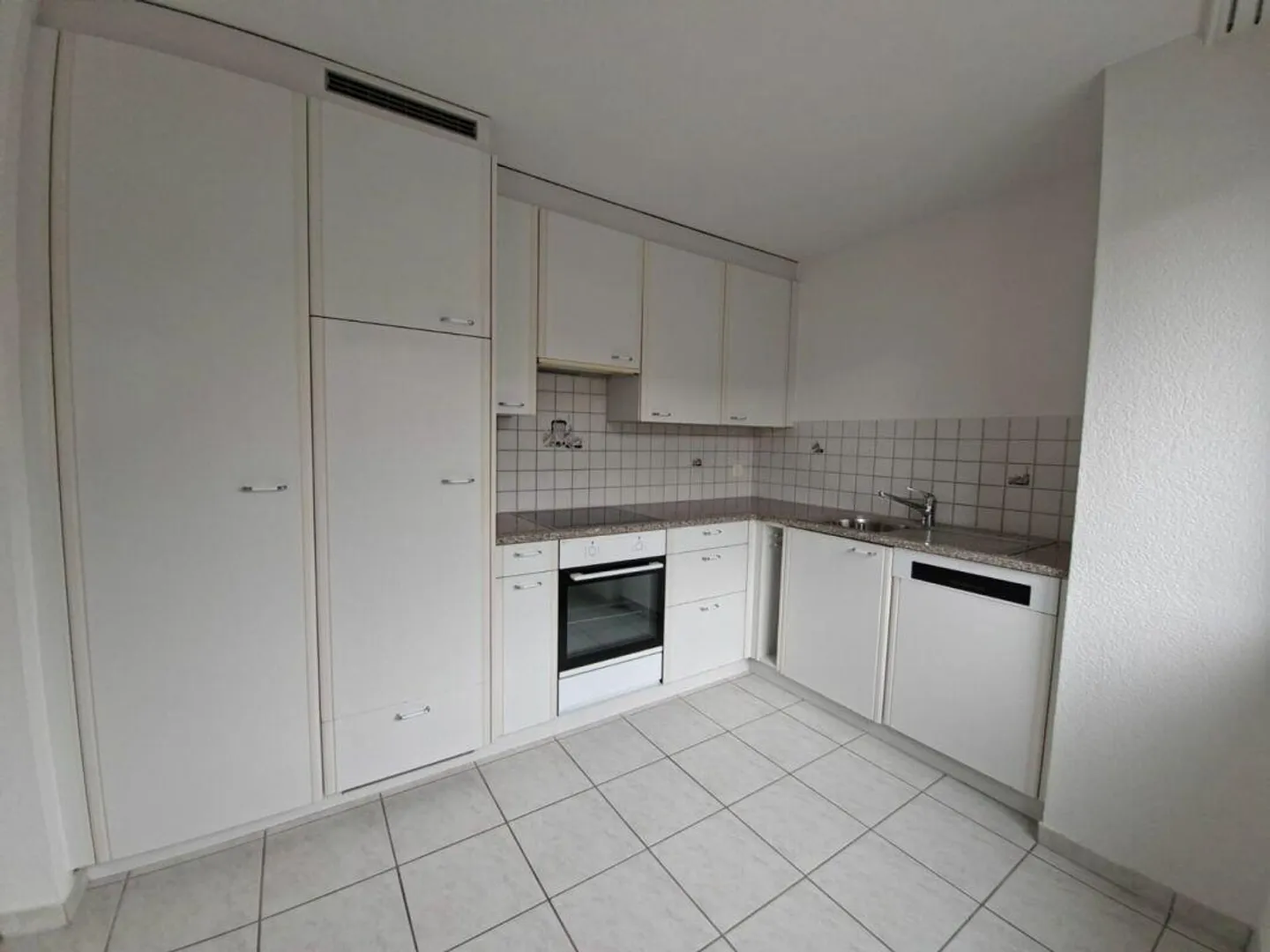 Central 3.5-room condominium in the village center of Windisch - Photo 2 of 9