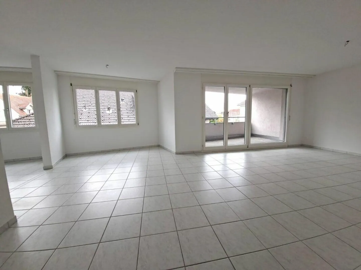 Central 3.5-room condominium in the village center of Windisch - Photo 3 of 9