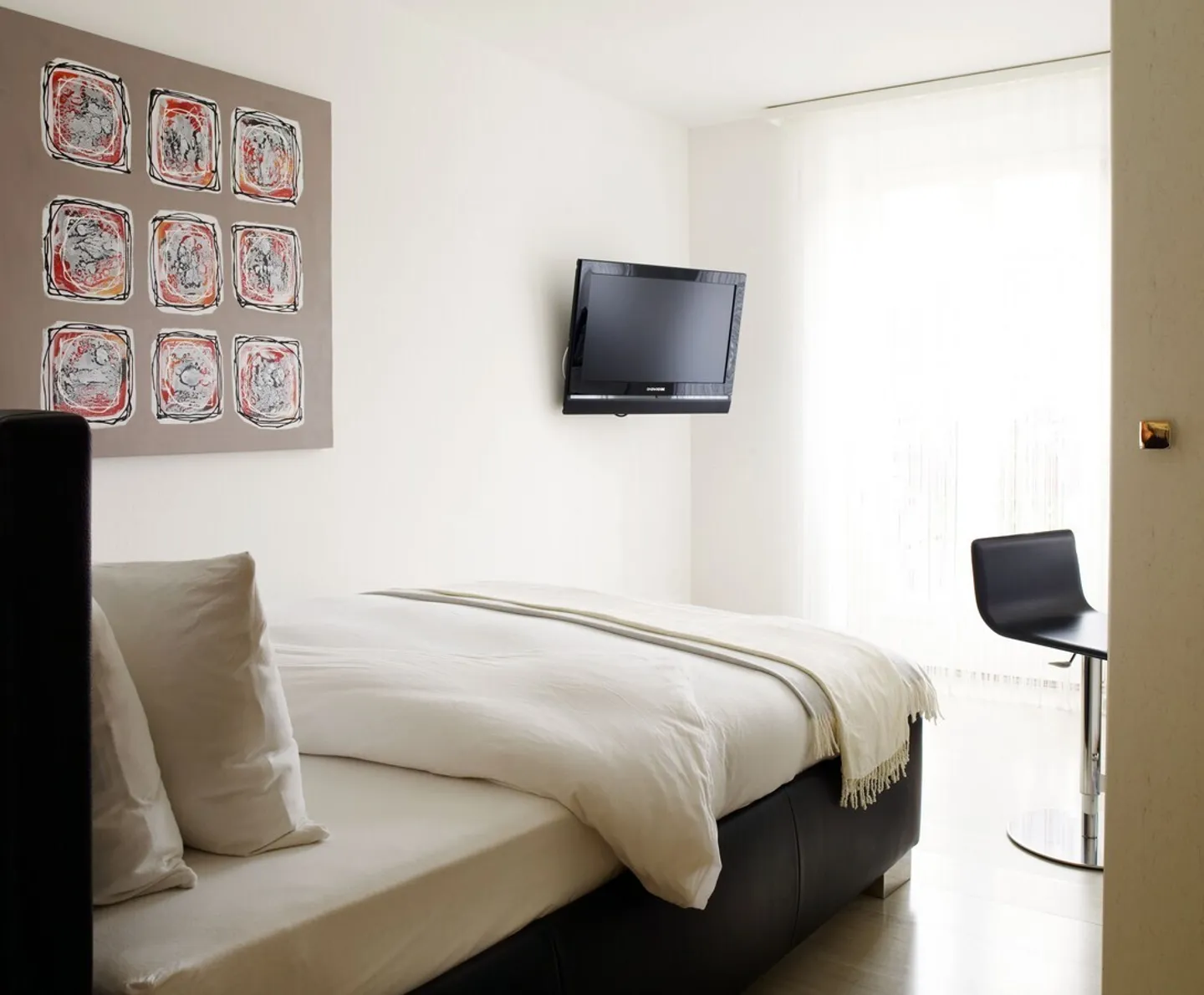 Chic Studio in Vibrant Zurich - Photo 1 of 4