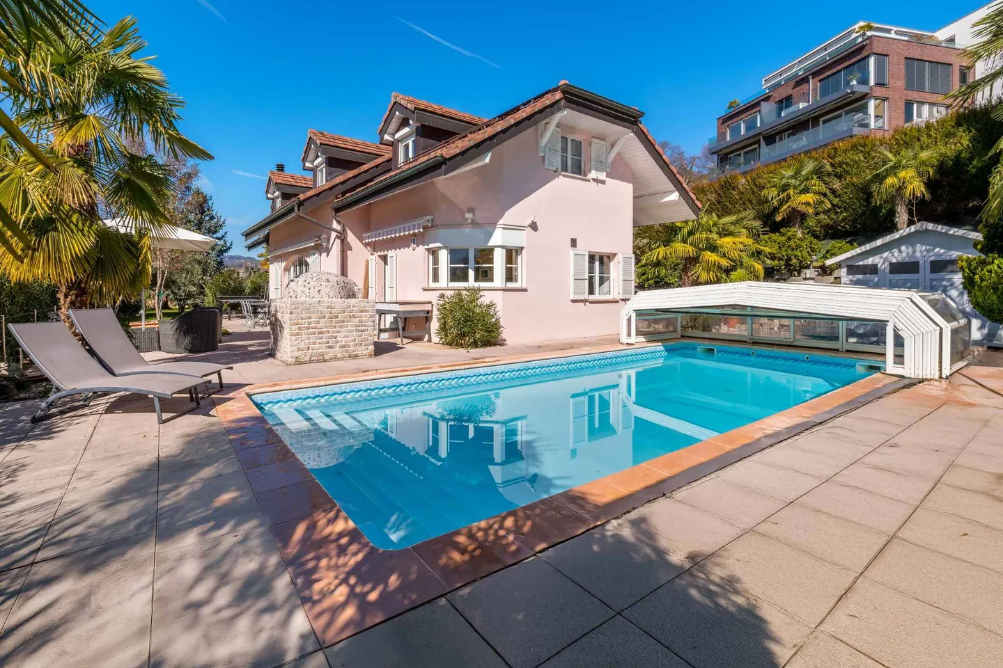Wunderschöne Familienvilla mit Pool und Seeblick - Foto 1 von 13