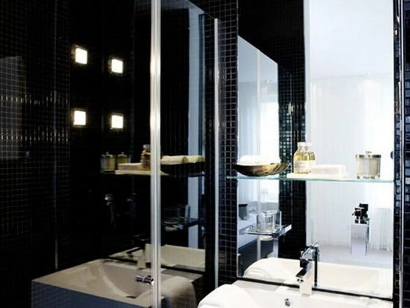 Chic Studio in Vibrant Zurich - Photo 4 of 4