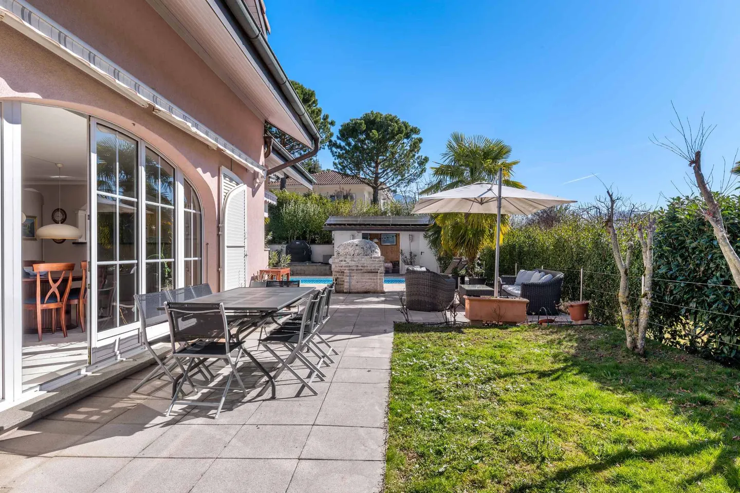 Wunderschöne Familienvilla mit Pool und Seeblick - Foto 3 von 13