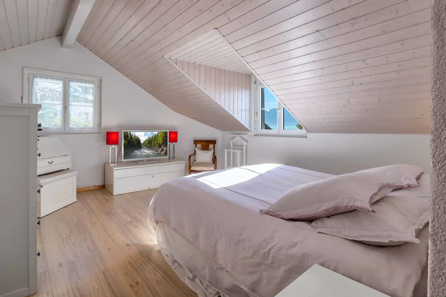 Wunderschöne Familienvilla mit Pool und Seeblick - Foto 7 von 13