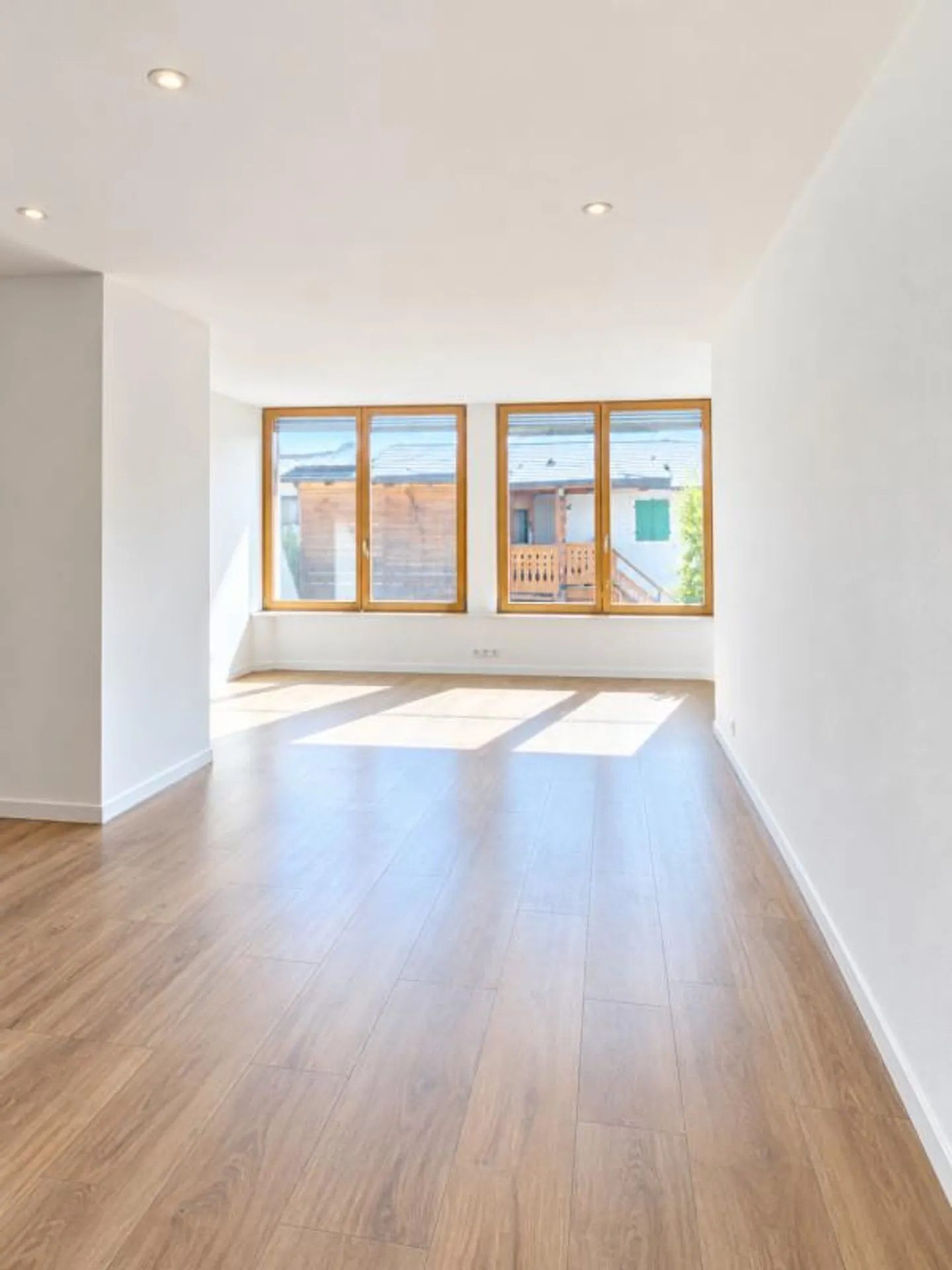 Charming 3-Room Apartment - Photo 2 of 8