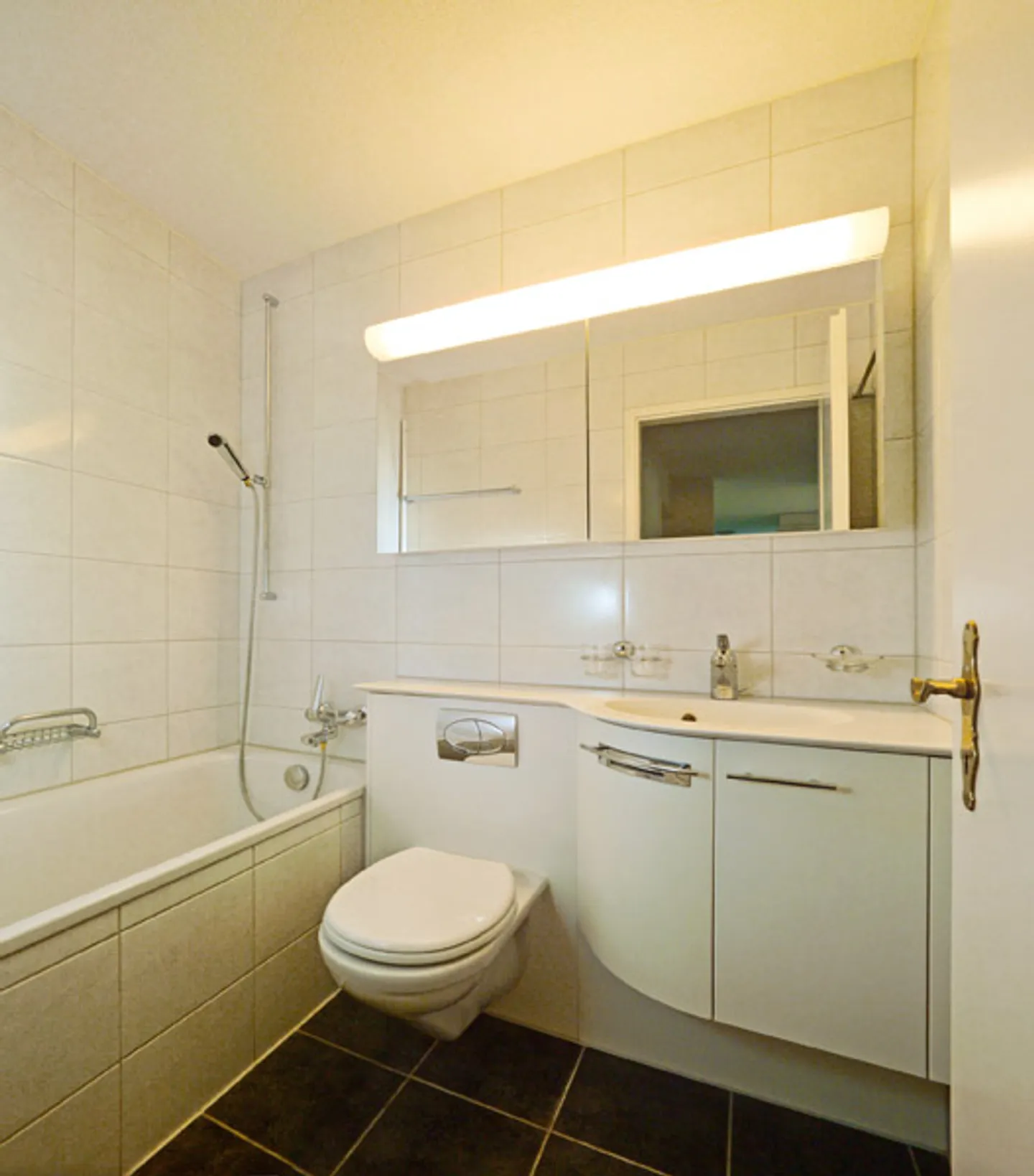 Cozy Apartment in Family Area - Photo 4 of 8