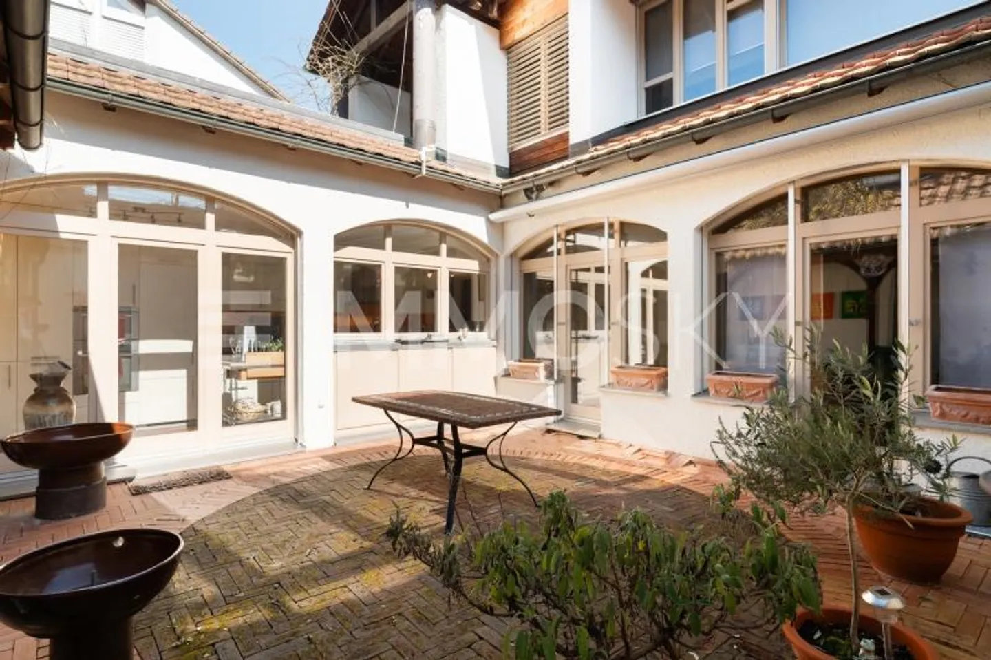 Charmante Wohnung mit Atrium - Foto 1 von 5