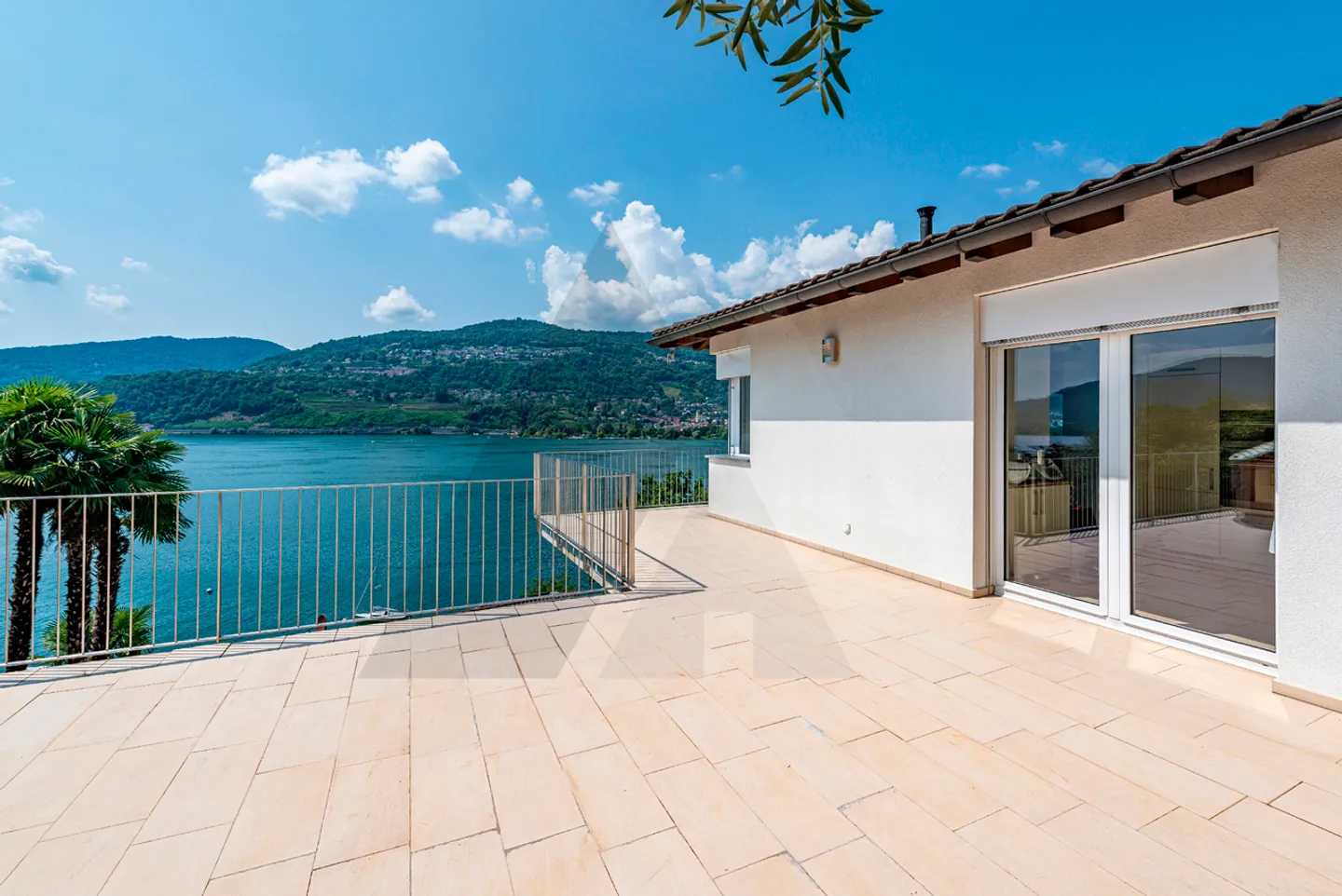 VILLA MIT SEEBLICK UND AUSSENPOOL - Foto 5 von 13
