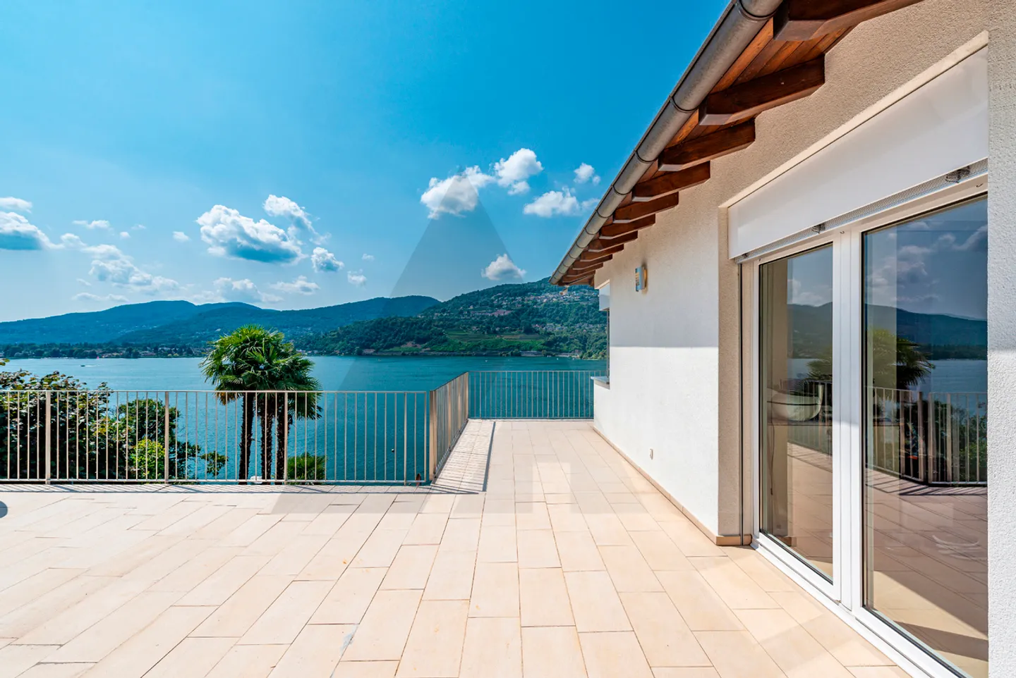 VILLA MIT SEEBLICK UND AUSSENPOOL - Foto 9 von 13