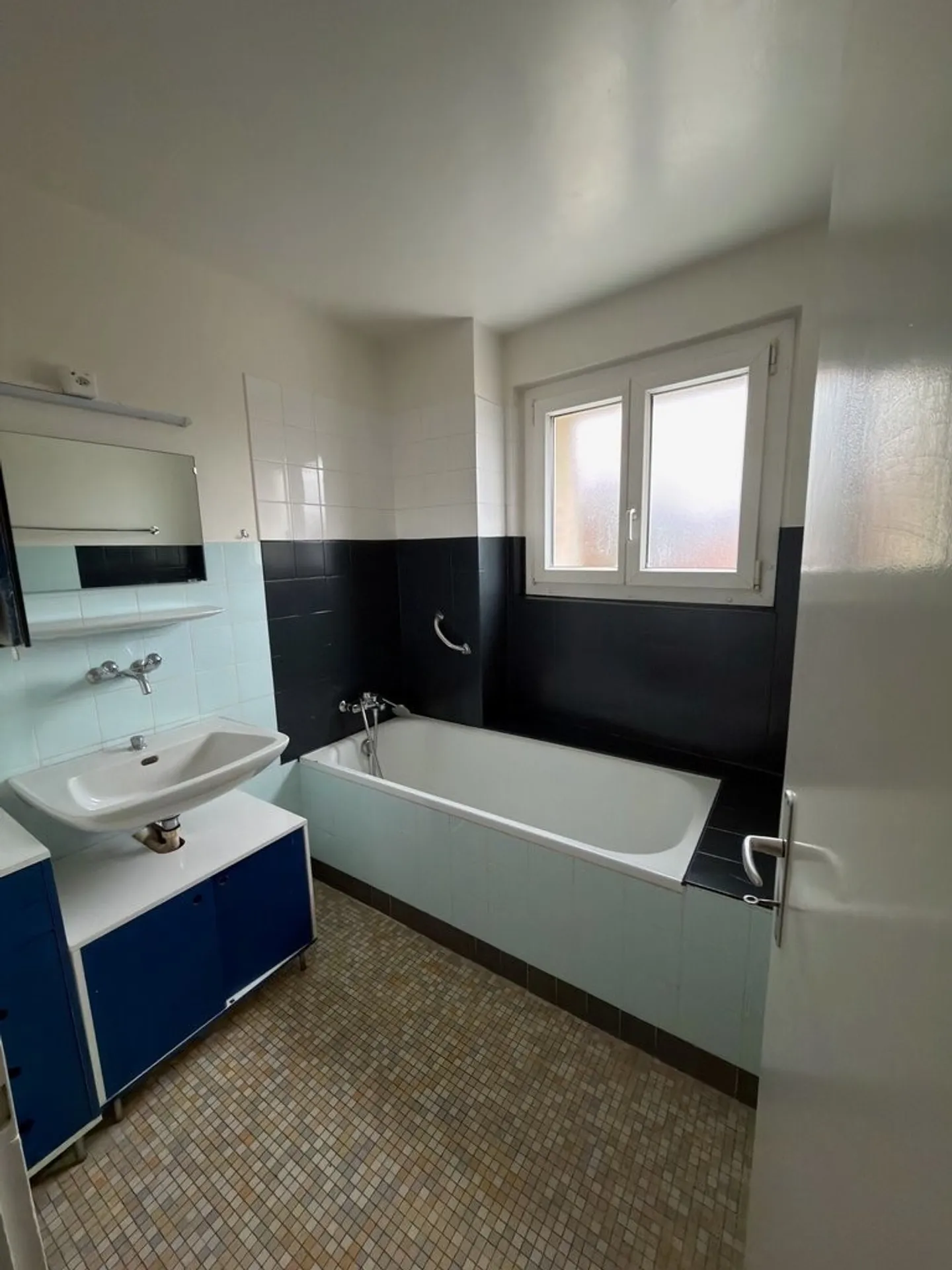 Appartement dans le centre-ville - Photo 4 sur 8