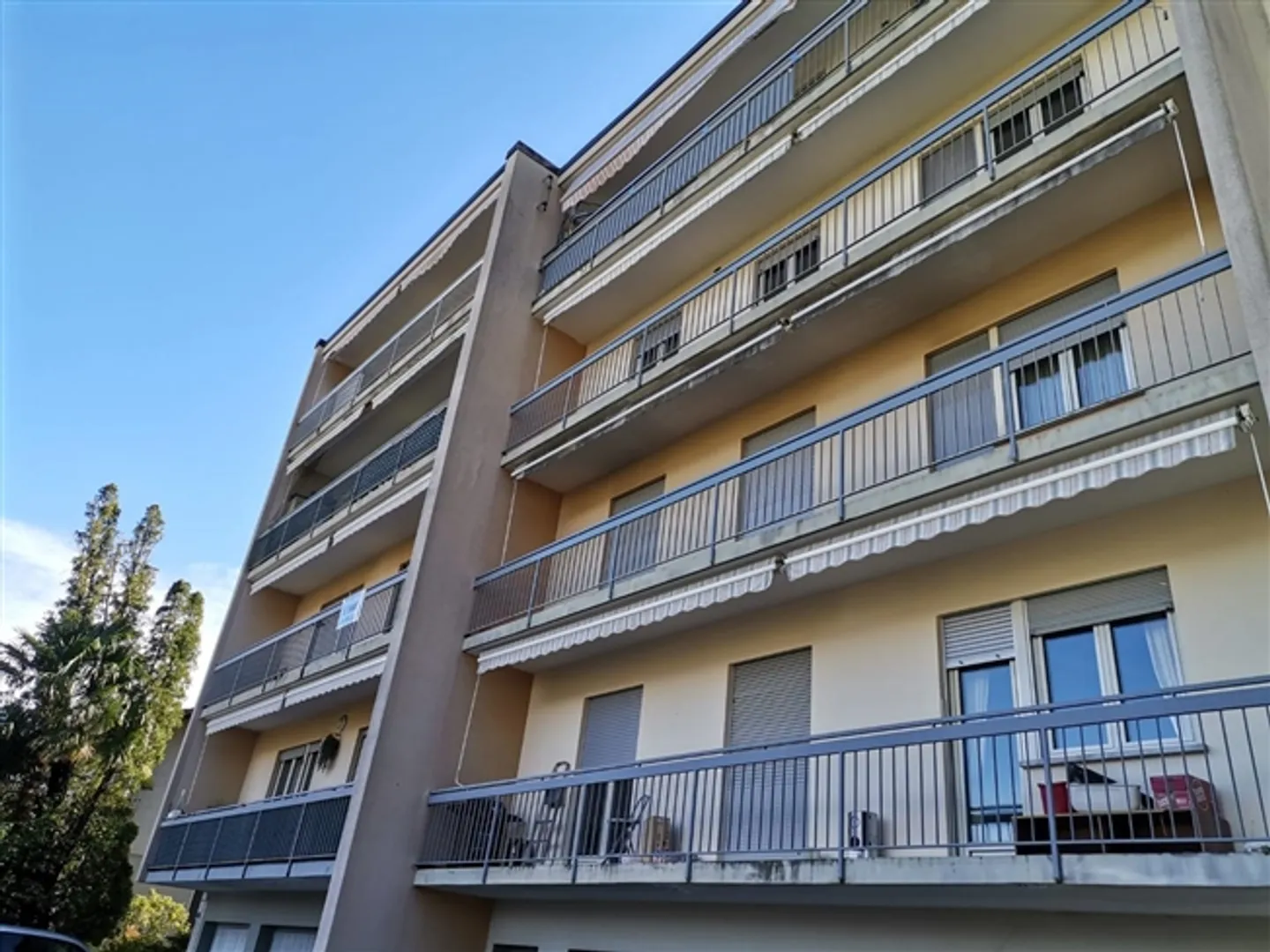 «Appartamento 4.5 locali con 2 box / 4 1/2-Zimmer-Wohnung mit 2 Garagen» - Foto 1 von 19