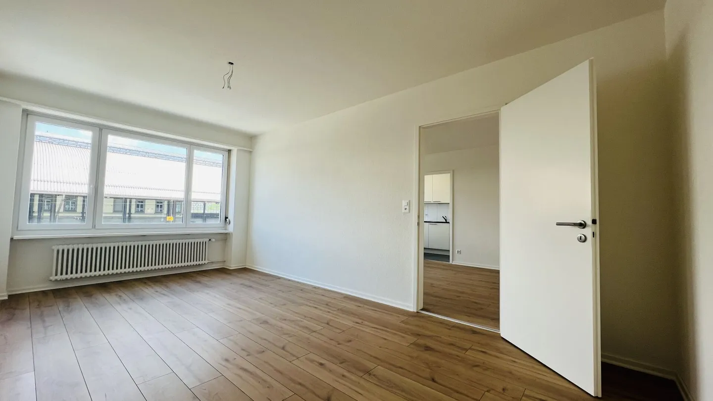 Appartamento 2,5 locali quasi nuovo con balcone e cantina direttamente alla stazione (1051) - Foto 4 di 5