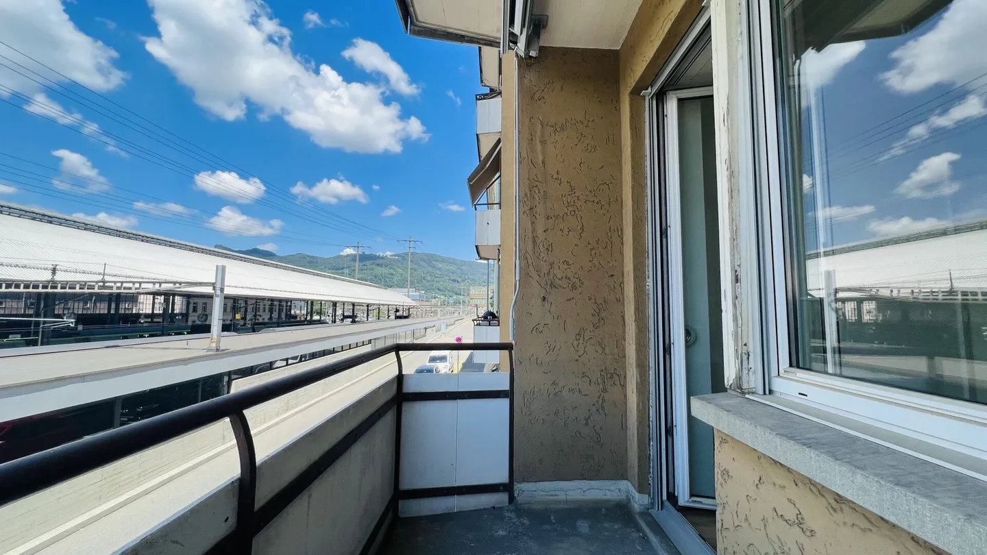 Appartamento 2,5 locali quasi nuovo con balcone e cantina direttamente alla stazione (1051) - Foto 5 di 5