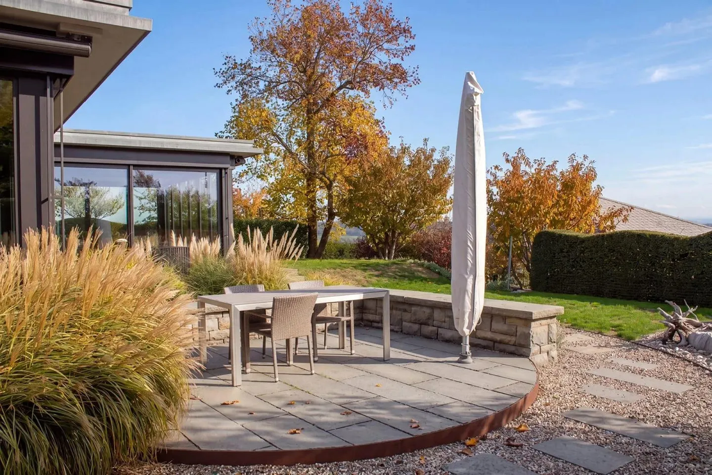 A Unique Property on the Southern Jura Slope! Exclusive Living 15 Minutes from Olten. - Photo 3 of 10