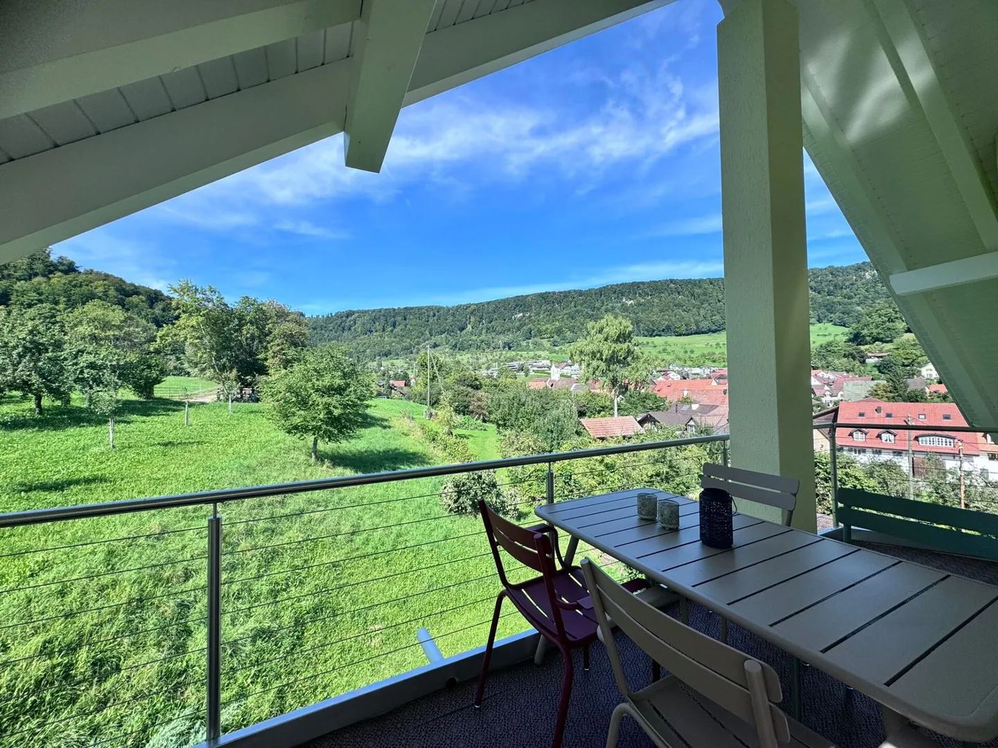 Appartement en penthouse de 4,5 pièces avec terrasse couverte spacieuse et vue panoramique - Photo 2 sur 12