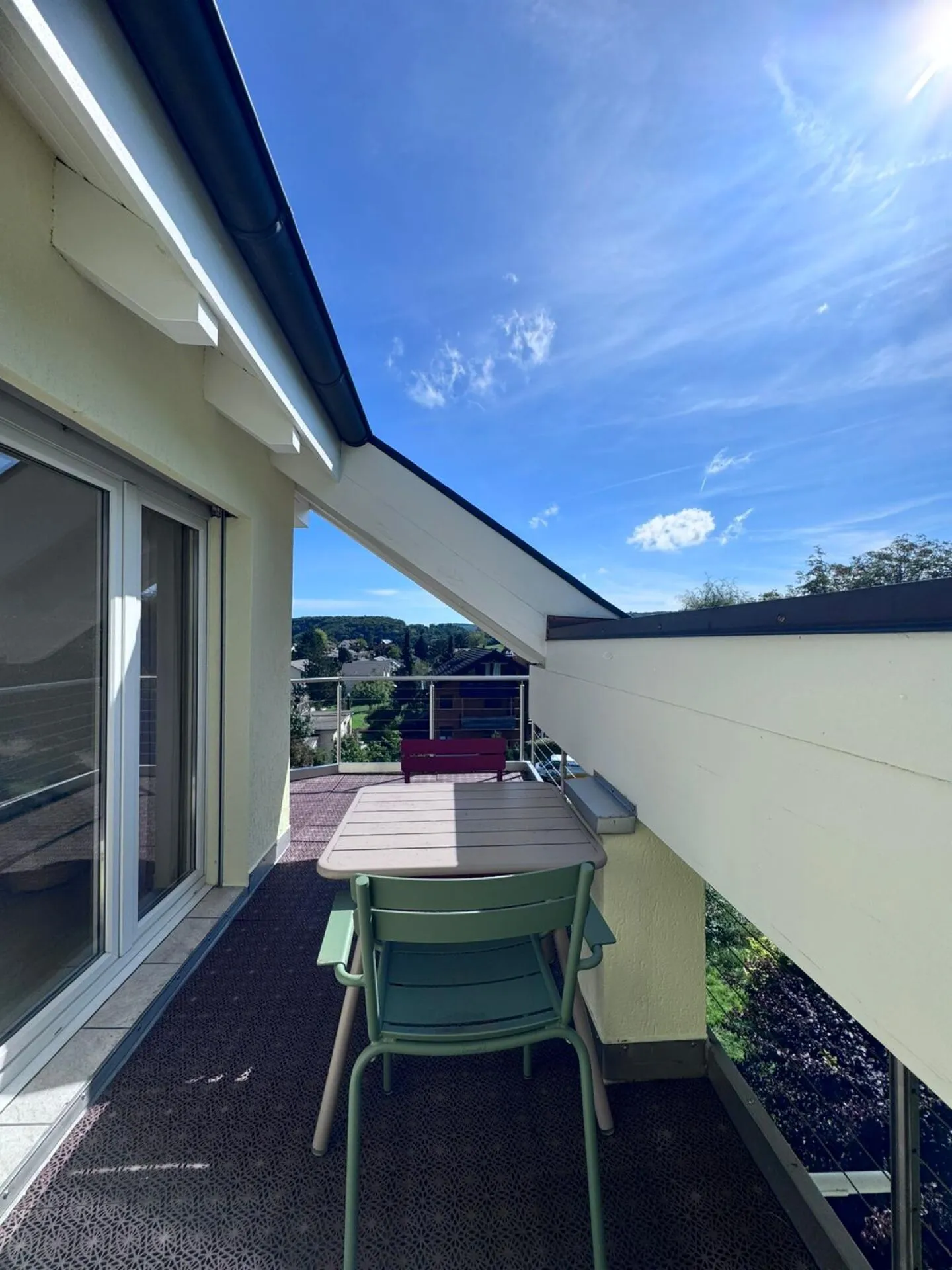 Appartement en penthouse de 4,5 pièces avec terrasse couverte spacieuse et vue panoramique - Photo 7 sur 12