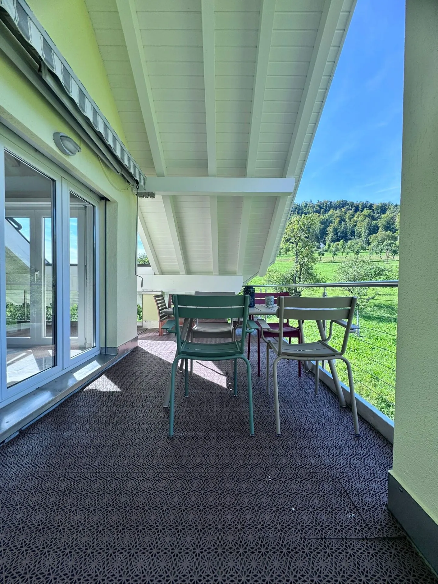 Appartement en penthouse de 4,5 pièces avec terrasse couverte spacieuse et vue panoramique - Photo 8 sur 12