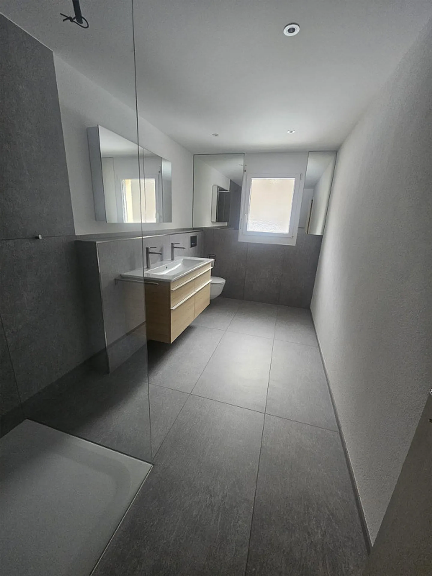 Appartement moderne de 4,5 pièces avec grand balcon au centre d'Effretikon - Photo 5 sur 12