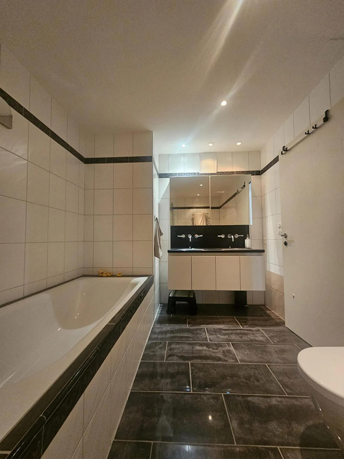 Appartement moderne de 4,5 pièces avec grand balcon au centre d'Effretikon - Photo 6 sur 12