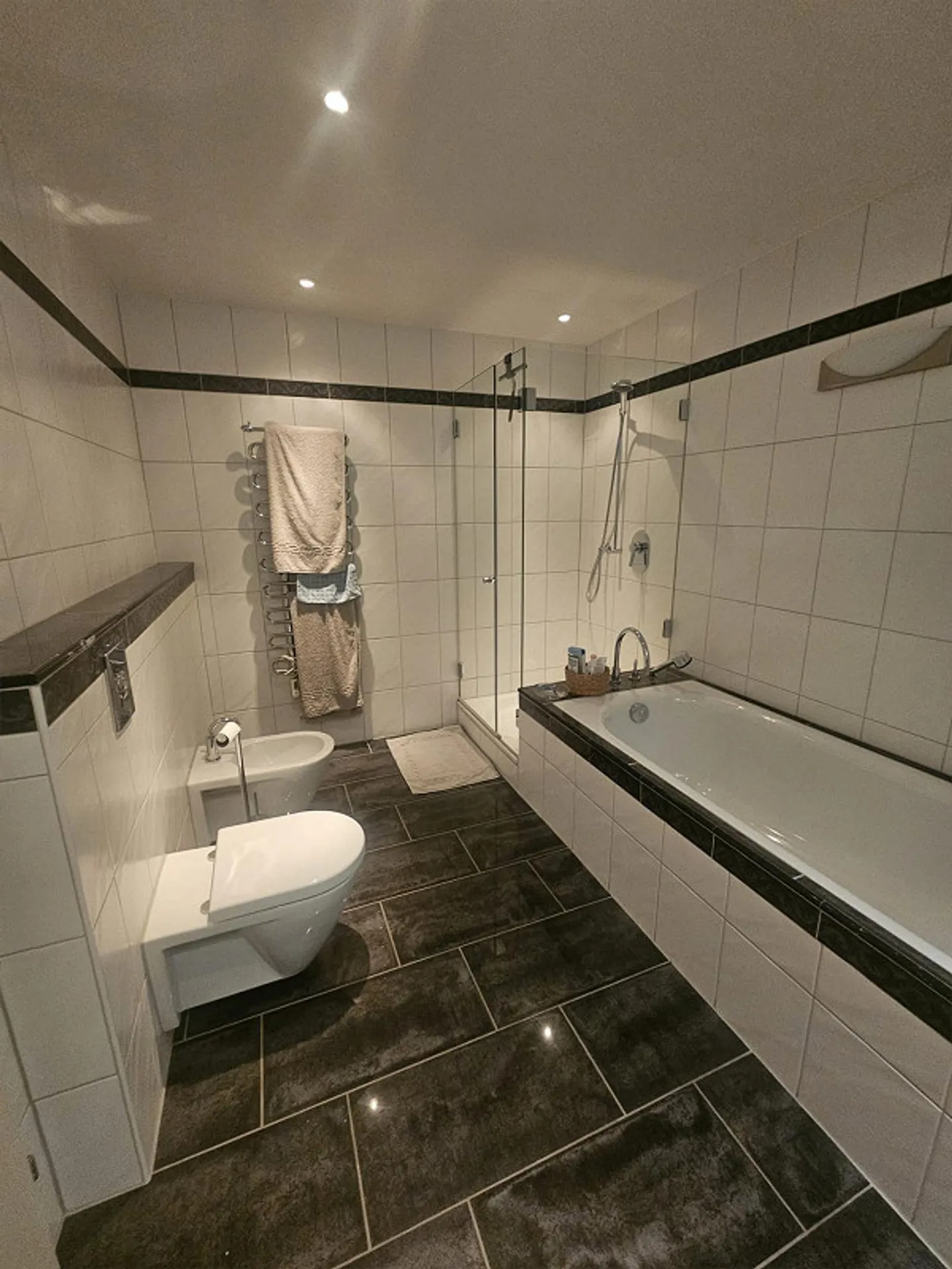 Appartement moderne de 4,5 pièces avec grand balcon au centre d'Effretikon - Photo 7 sur 12