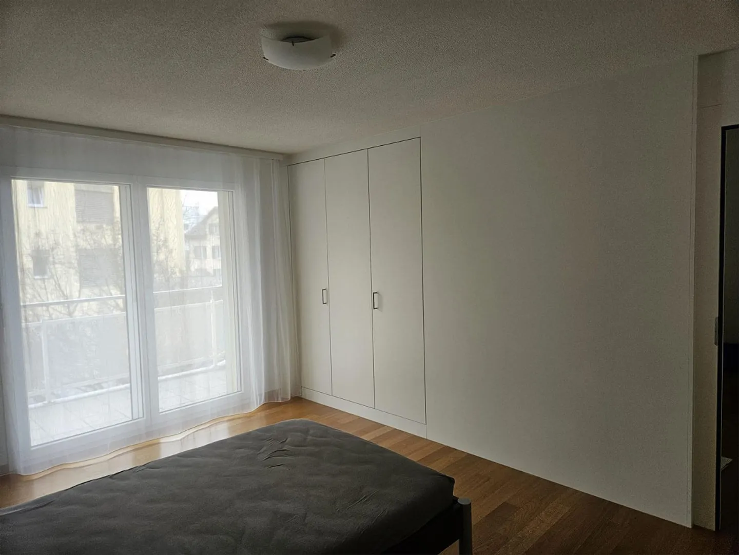 Appartement moderne de 4,5 pièces avec grand balcon au centre d'Effretikon - Photo 8 sur 12
