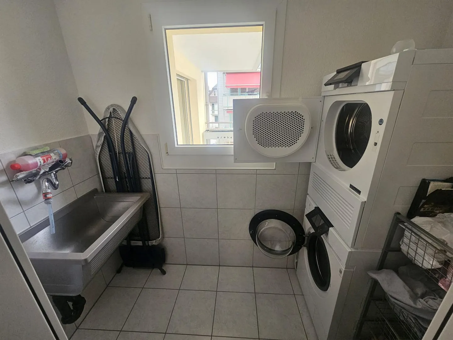 Appartement moderne de 4,5 pièces avec grand balcon au centre d'Effretikon - Photo 9 sur 12