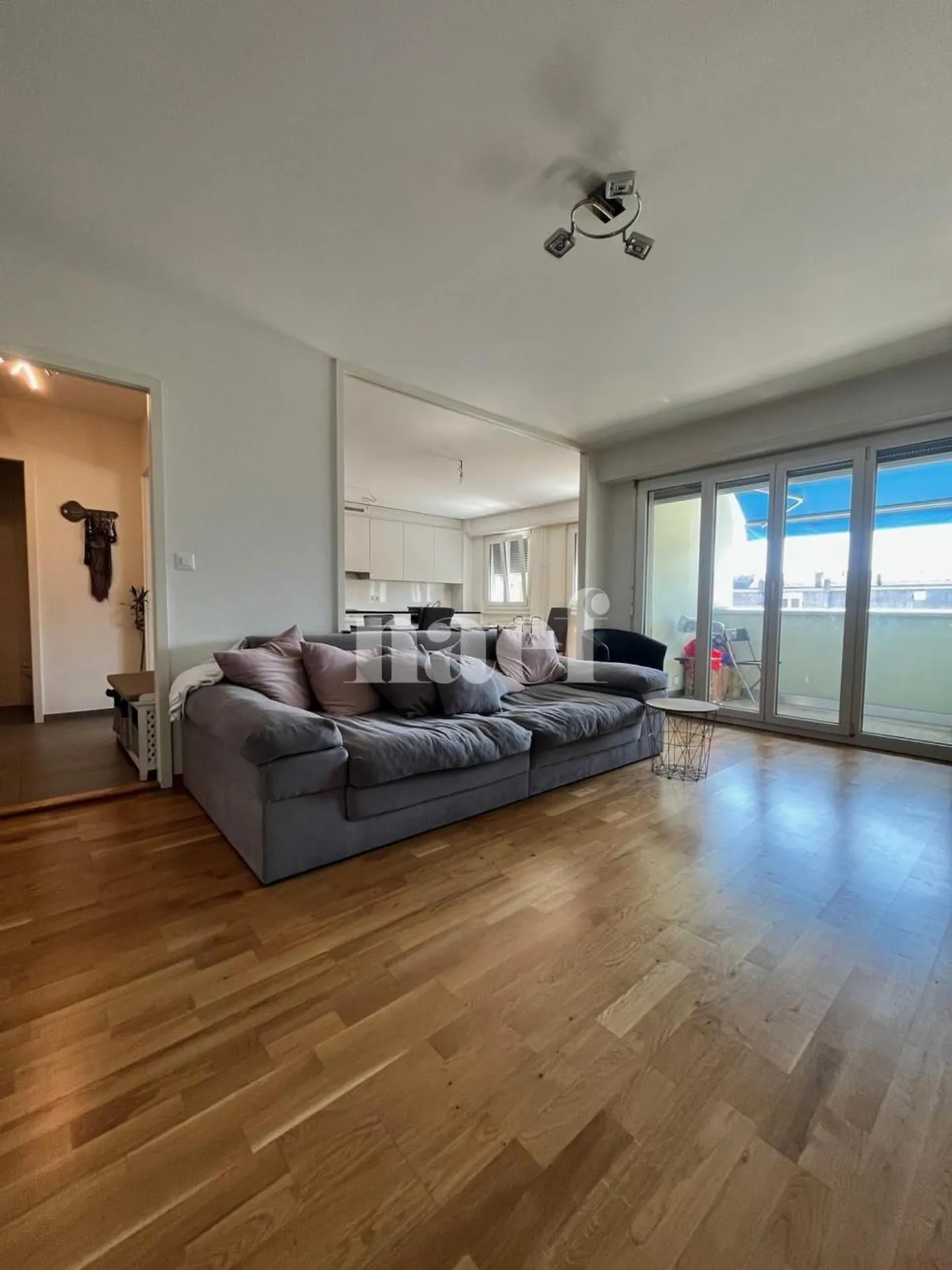 Vollständig renovierte Wohnung im Jahr 2023 nur wenige Schritte vom See und den Geschäften entfernt - Foto 2 von 10